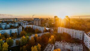 Os-fundos-imobiliários foto de um bairro com vários prédios 